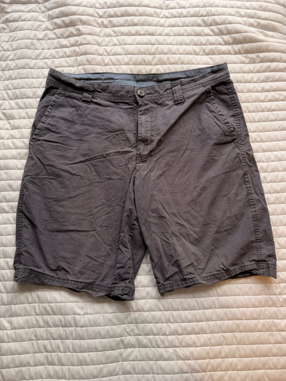 Columbia Men's Gray Flat-Front Casual Shorts